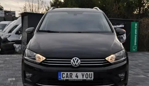 VOLKSWAGEN Golf Sportsvan 