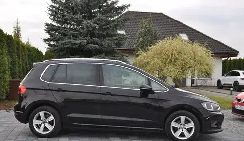 VOLKSWAGEN Golf Sportsvan 