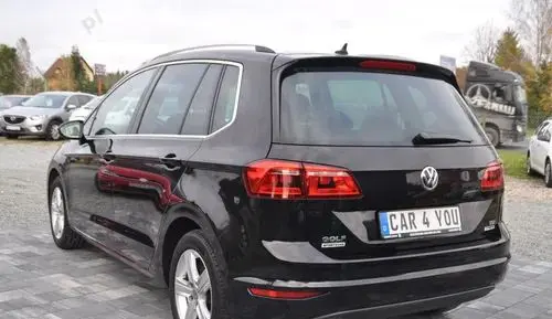 VOLKSWAGEN Golf Sportsvan 