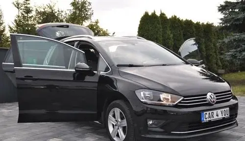 VOLKSWAGEN Golf Sportsvan 