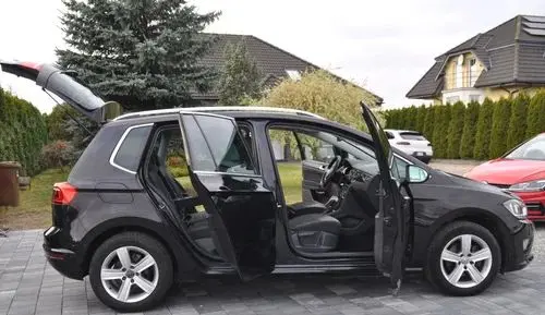 VOLKSWAGEN Golf Sportsvan 