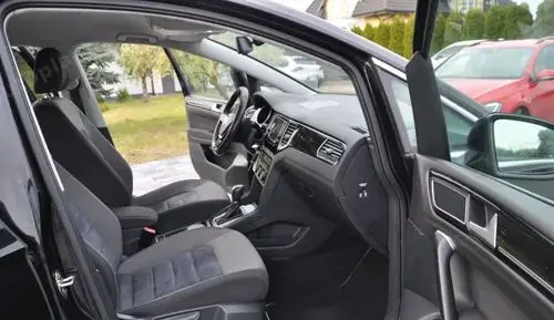VOLKSWAGEN Golf Sportsvan 
