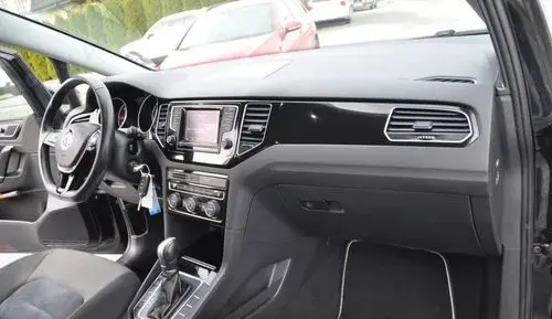 VOLKSWAGEN Golf Sportsvan 