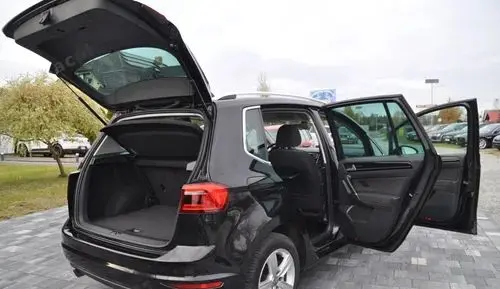 VOLKSWAGEN Golf Sportsvan 