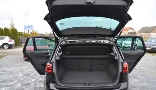 VOLKSWAGEN Golf Sportsvan 