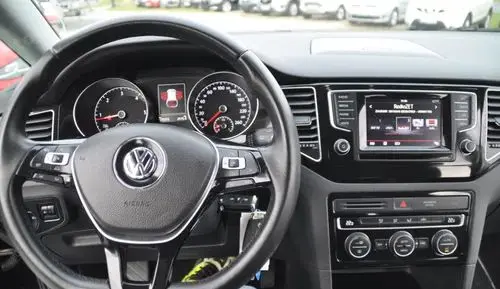 VOLKSWAGEN Golf Sportsvan 