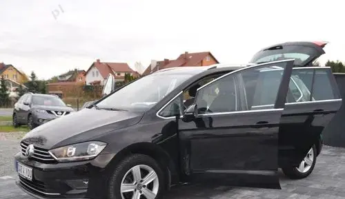 VOLKSWAGEN Golf Sportsvan 