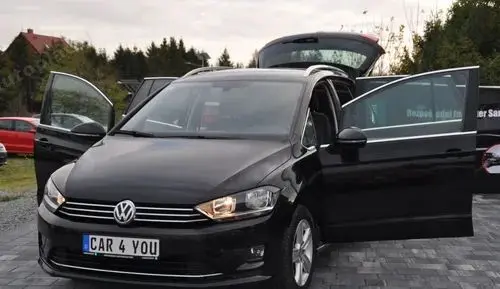 VOLKSWAGEN Golf Sportsvan 