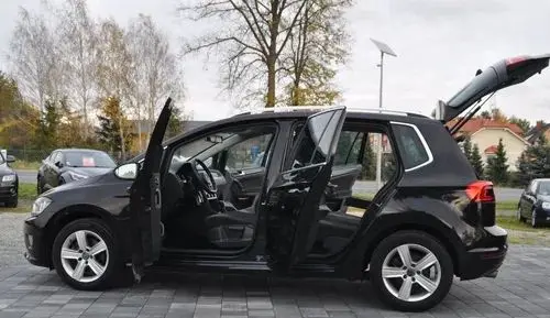 VOLKSWAGEN Golf Sportsvan 