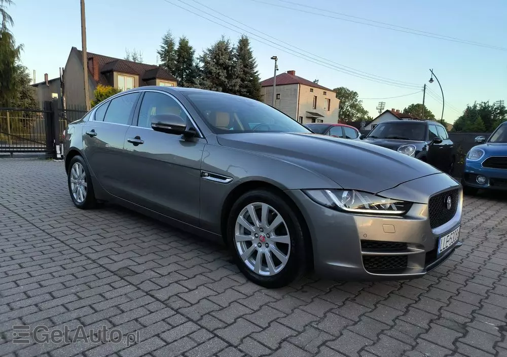 JAGUAR XE 2.0 T Prestige
