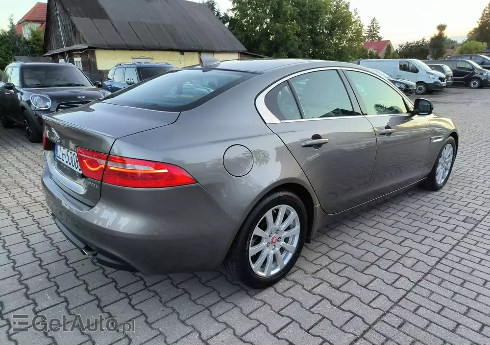 JAGUAR XE 2.0 T Prestige