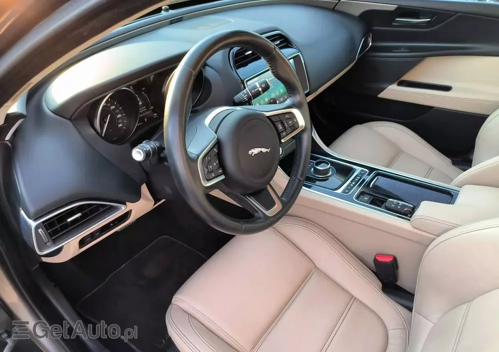 JAGUAR XE 2.0 T Prestige