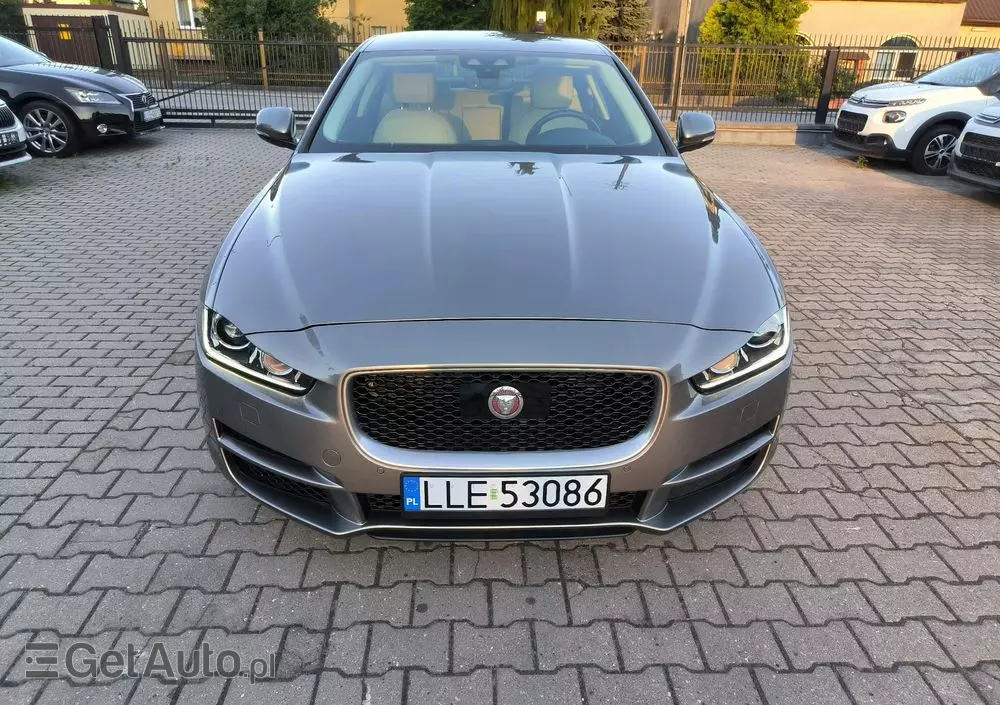 JAGUAR XE 2.0 T Prestige