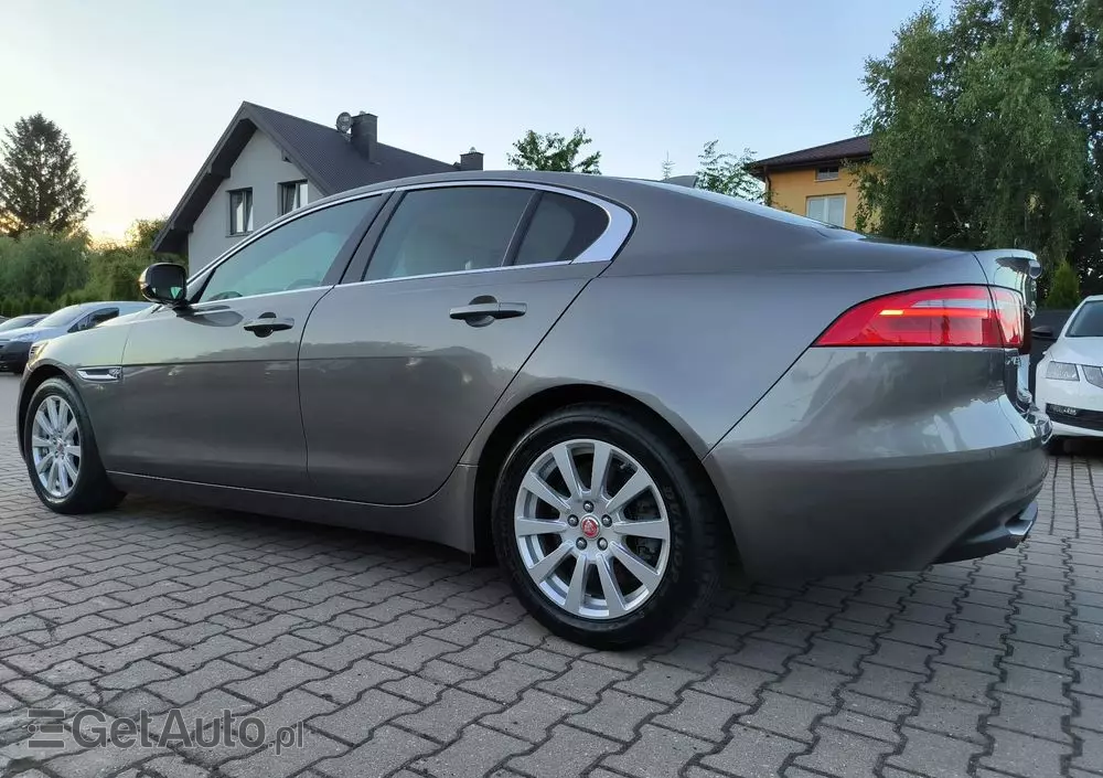 JAGUAR XE 2.0 T Prestige