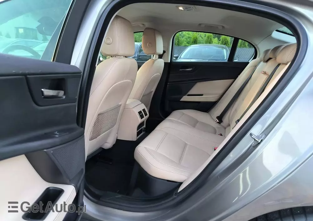 JAGUAR XE 2.0 T Prestige