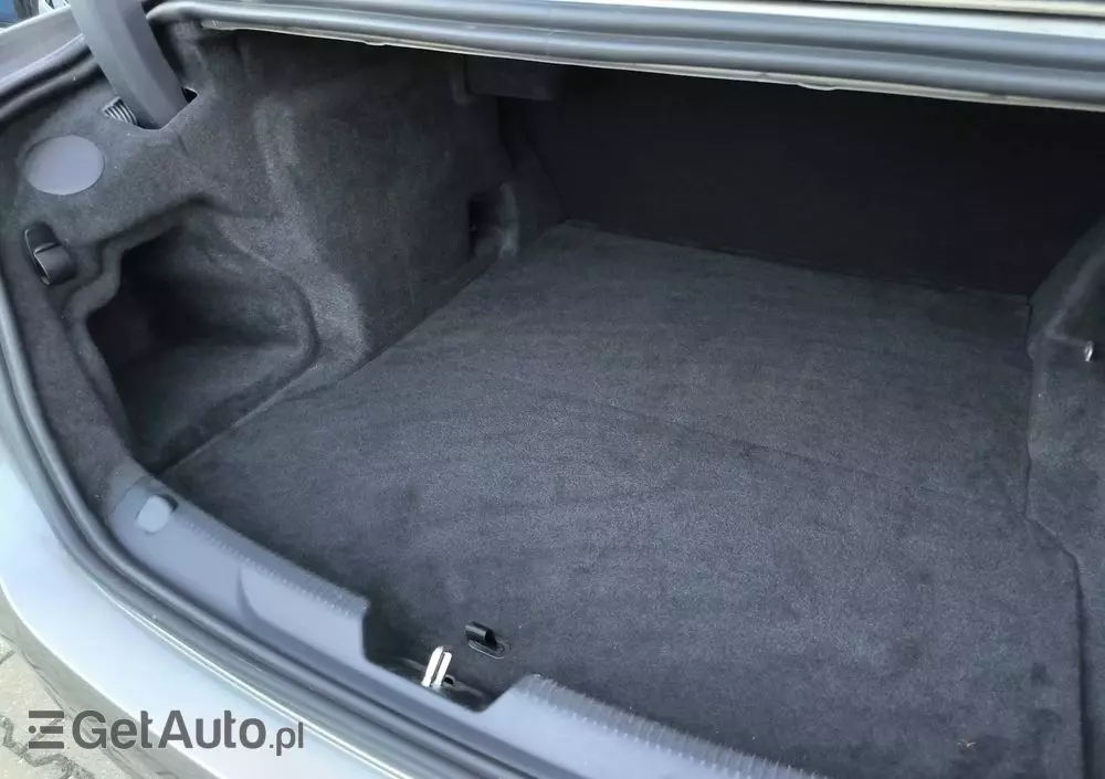 JAGUAR XE 2.0 T Prestige