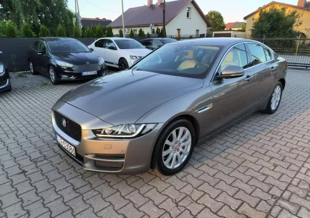 JAGUAR XE 2.0 T Prestige