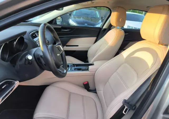 JAGUAR XE 2.0 T Prestige