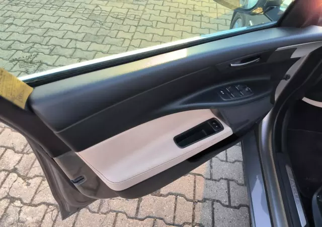 JAGUAR XE 2.0 T Prestige