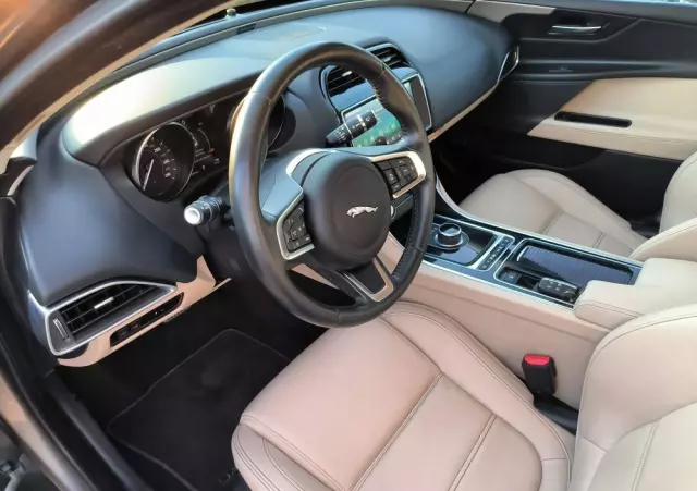 JAGUAR XE 2.0 T Prestige