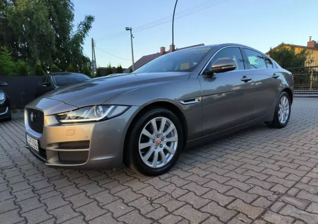 JAGUAR XE 2.0 T Prestige
