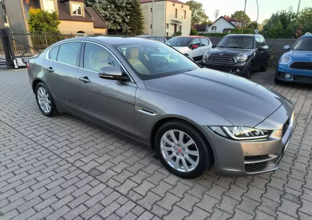 JAGUAR XE 2.0 T Prestige