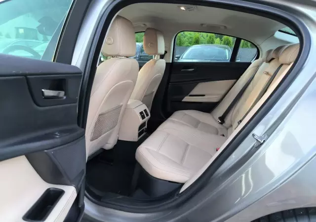 JAGUAR XE 2.0 T Prestige