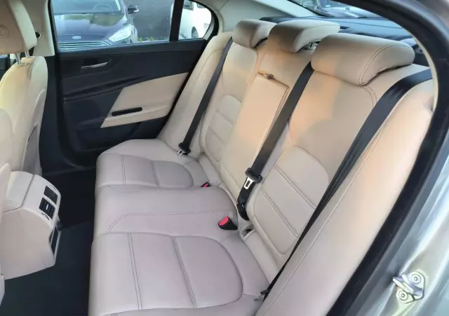 JAGUAR XE 2.0 T Prestige