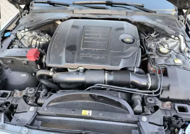 JAGUAR XE 2.0 T Prestige