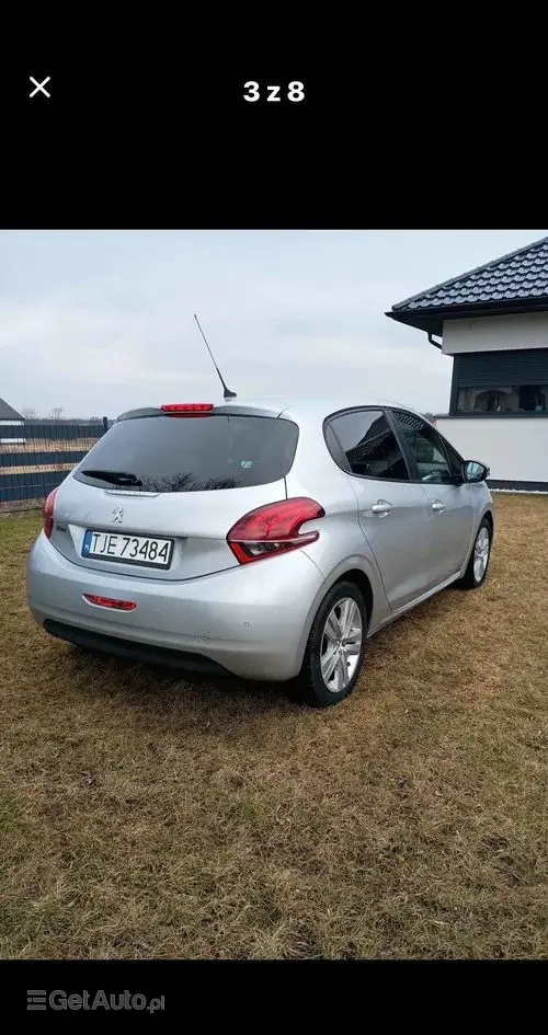 PEUGEOT 208 