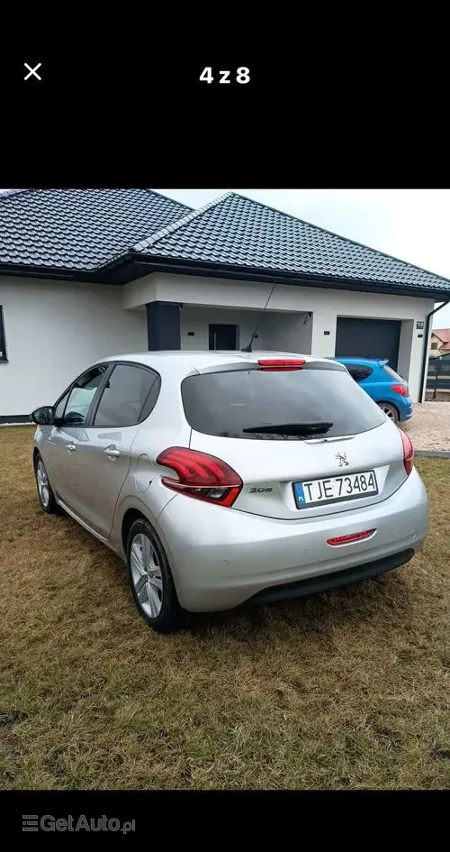 PEUGEOT 208 