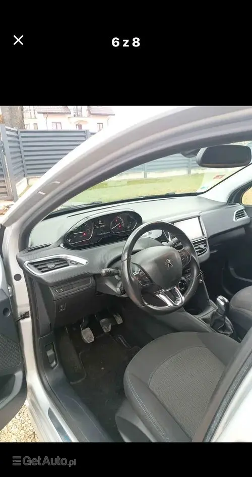 PEUGEOT 208 