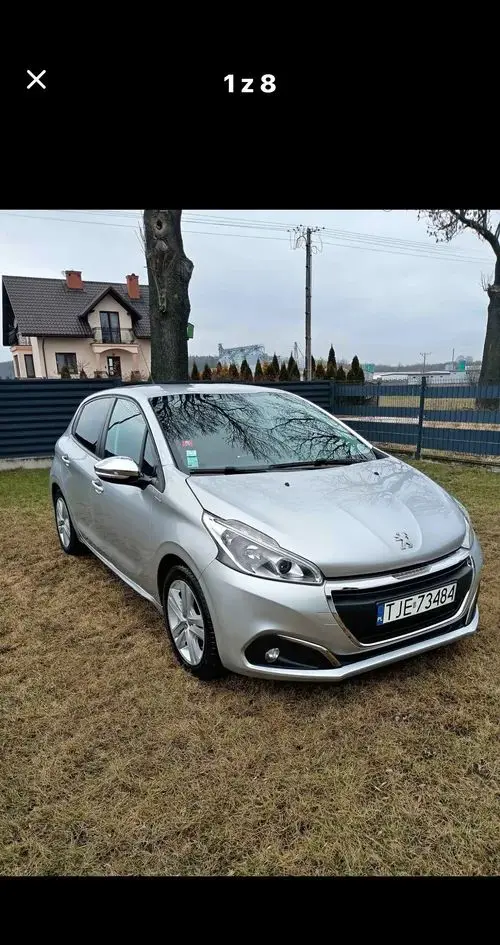 PEUGEOT 208 