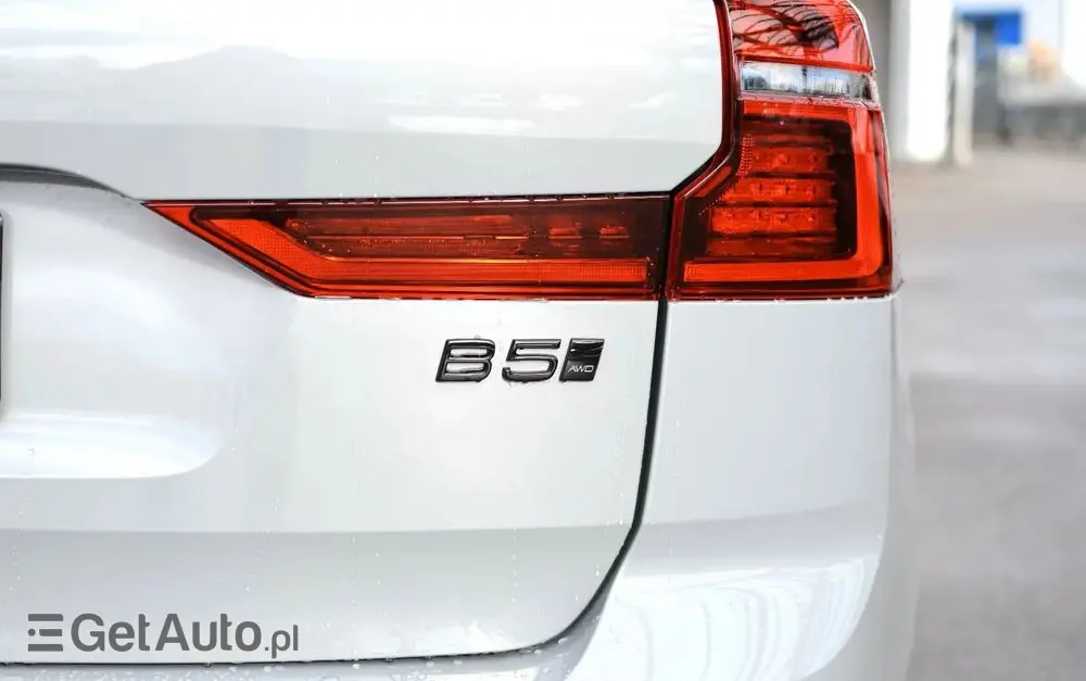 VOLVO XC 60 B5 B AWD Plus Black Edition