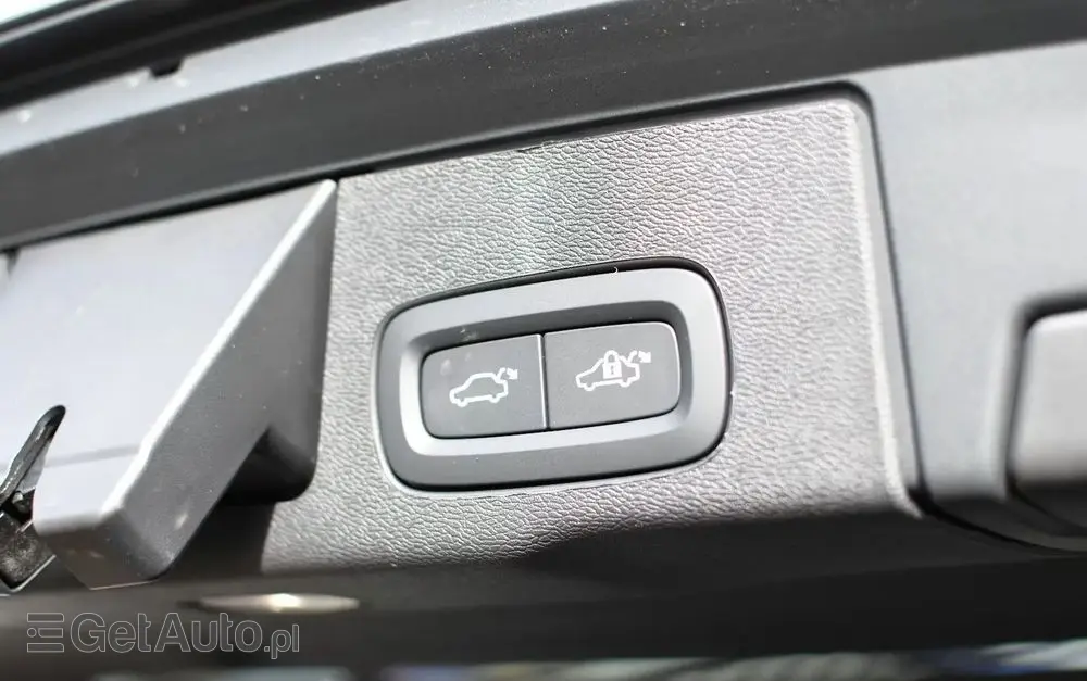 VOLVO XC 60 B5 B AWD Plus Black Edition