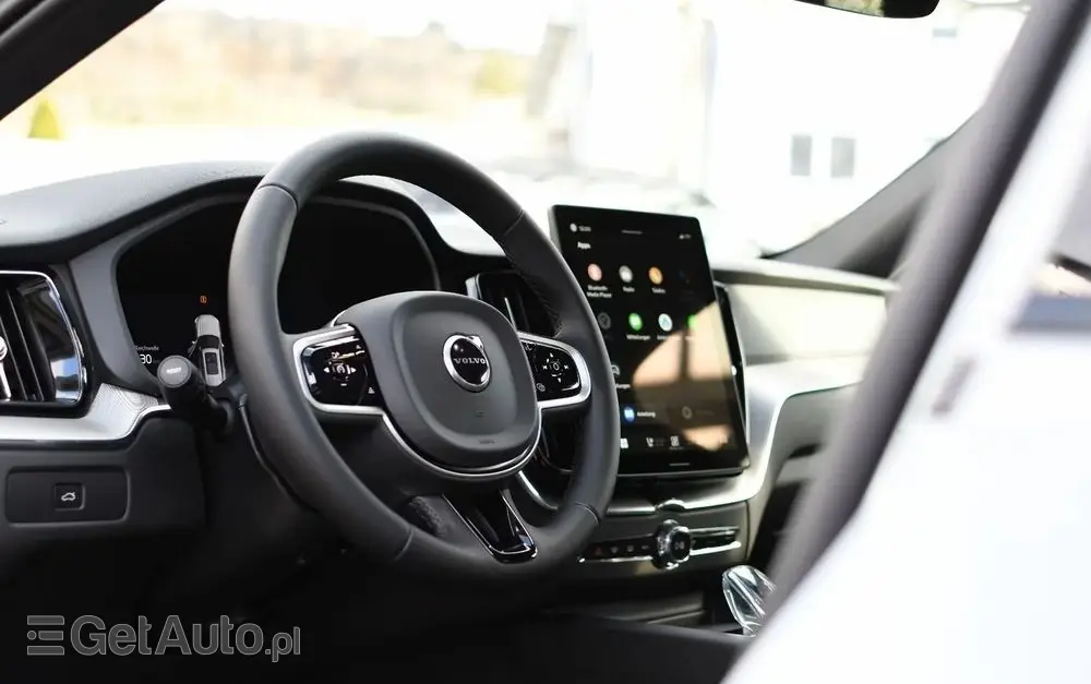 VOLVO XC 60 B5 B AWD Plus Black Edition