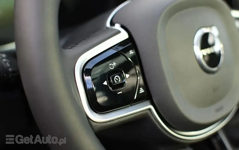 VOLVO XC 60 B5 B AWD Plus Black Edition