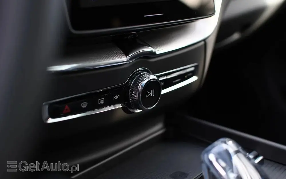 VOLVO XC 60 B5 B AWD Plus Black Edition