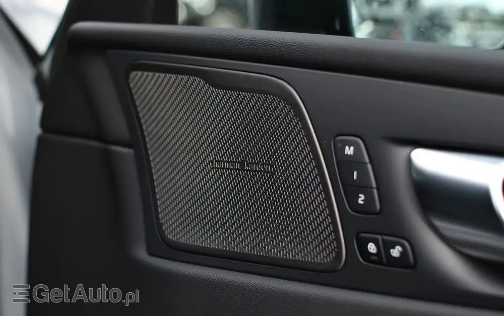 VOLVO XC 60 B5 B AWD Plus Black Edition