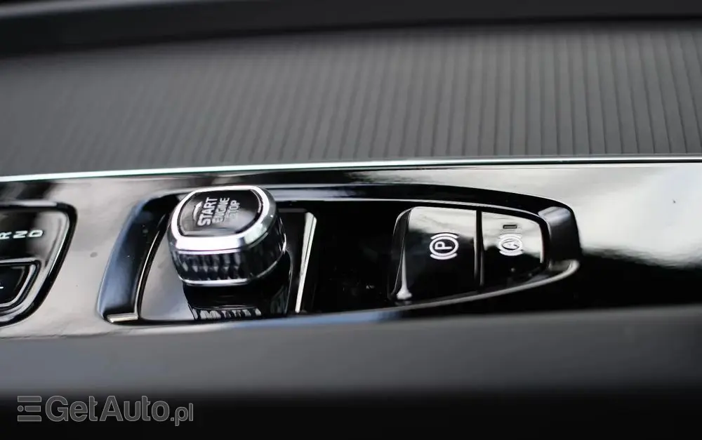 VOLVO XC 60 B5 B AWD Plus Black Edition