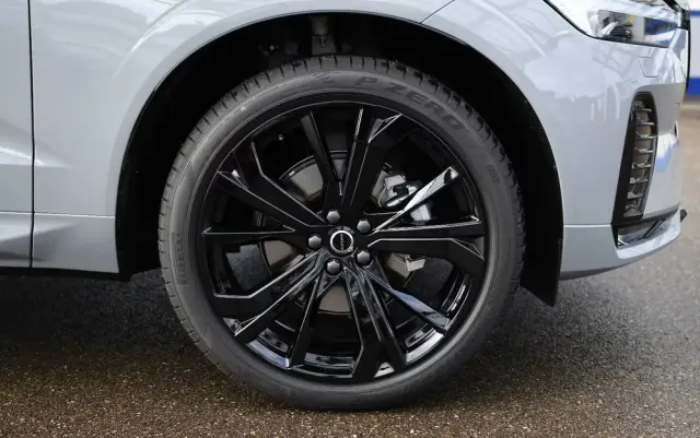 VOLVO XC 60 B5 B AWD Plus Black Edition