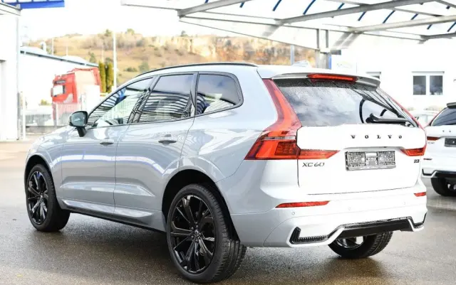 VOLVO XC 60 B5 B AWD Plus Black Edition