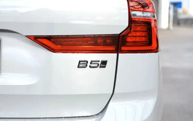 VOLVO XC 60 B5 B AWD Plus Black Edition