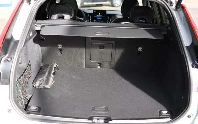 VOLVO XC 60 B5 B AWD Plus Black Edition