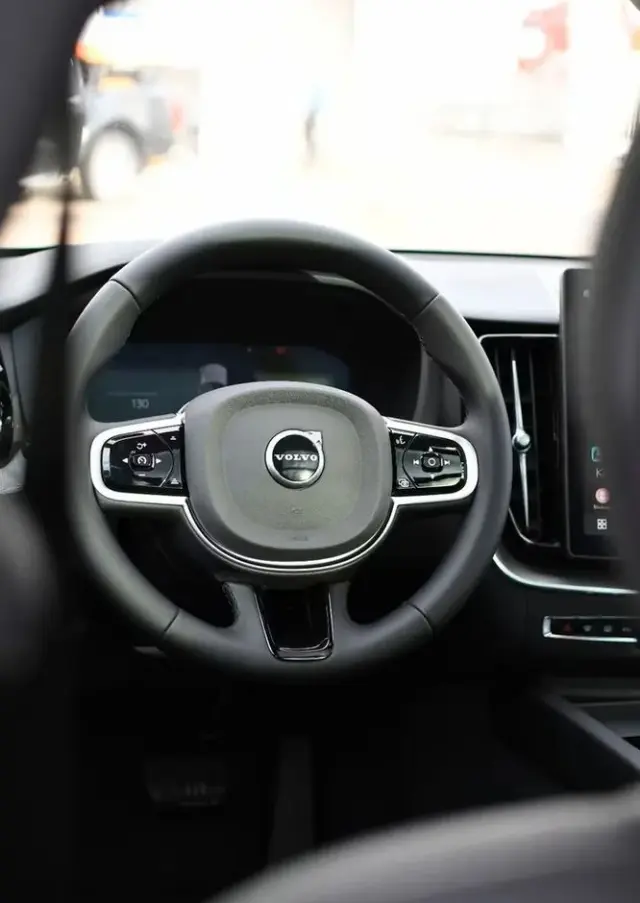 VOLVO XC 60 B5 B AWD Plus Black Edition