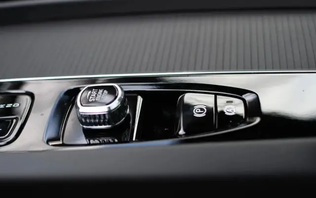 VOLVO XC 60 B5 B AWD Plus Black Edition