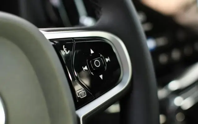 VOLVO XC 60 B5 B AWD Plus Black Edition