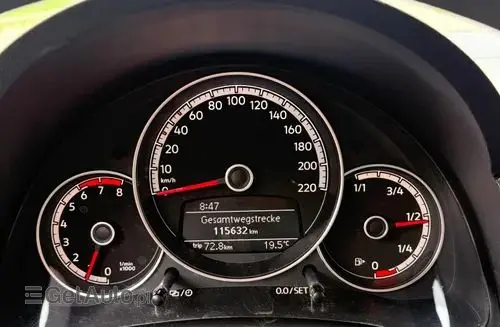 VOLKSWAGEN Up! 