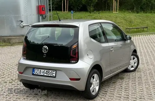 VOLKSWAGEN Up! 