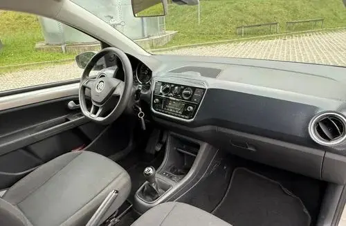 VOLKSWAGEN Up! 